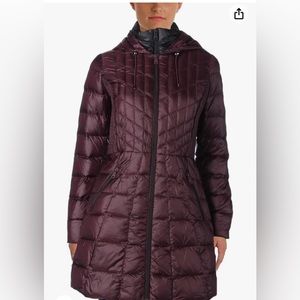 BRAND NEW Bernardo Pimaloft fill coat w/ contrast bib & bag